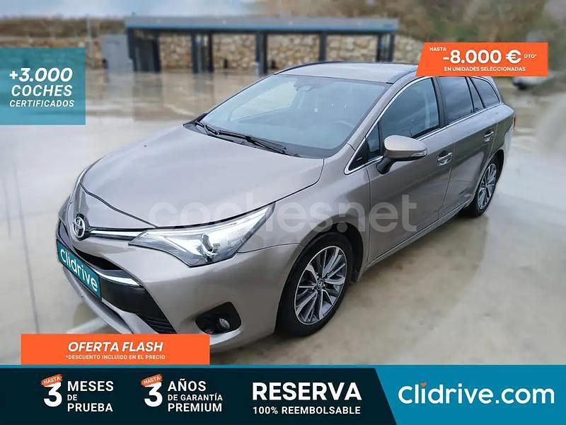Gris / plata Usado 2015 Toyota Avensis Executive Familiar | 12.990 € (Un poco caro) - Imagen 1/3
