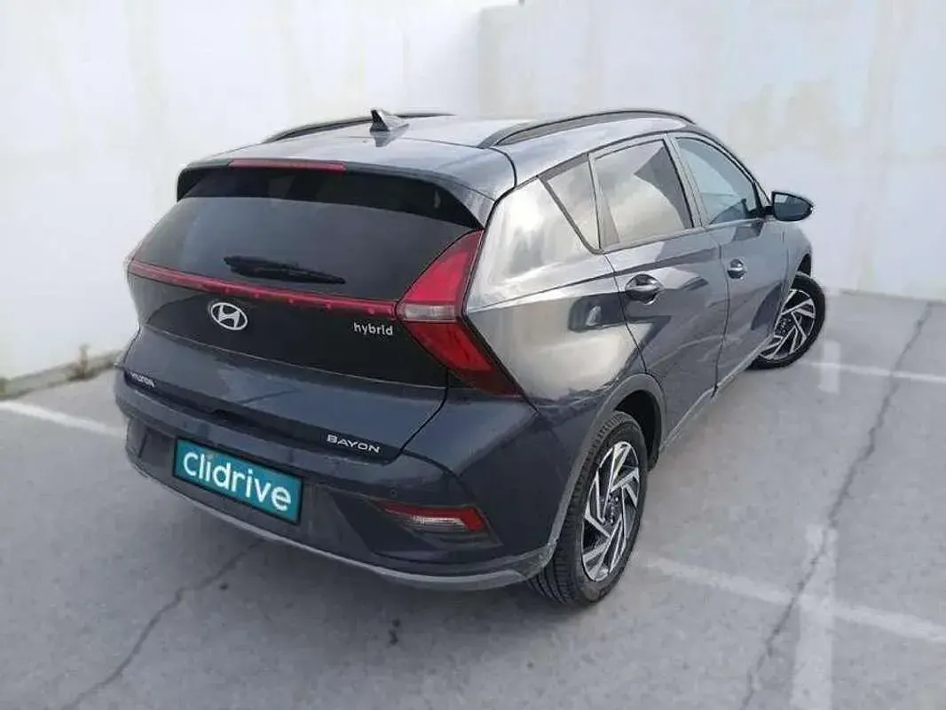 Usado Hyundai Bayon 101 CV (74 kW) 2025 Gris SUV