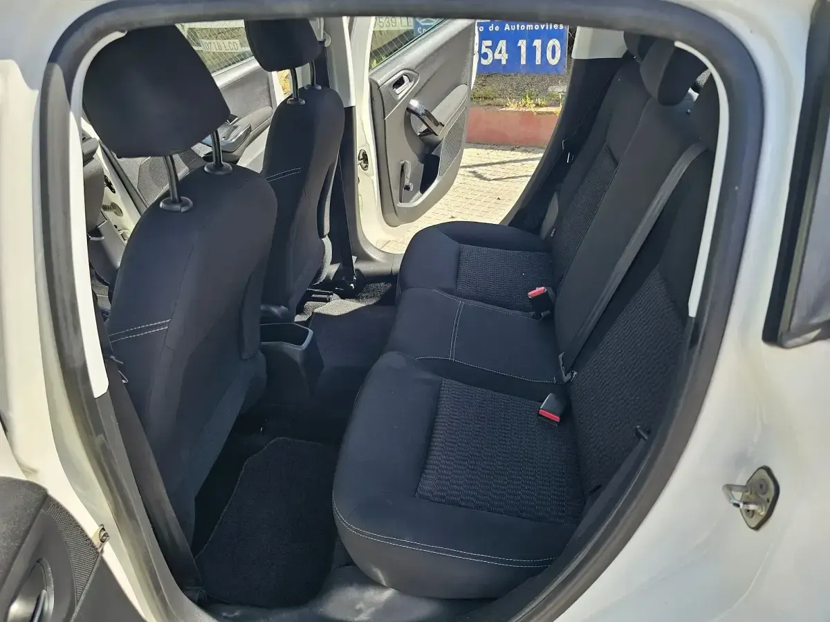Usado Peugeot 208 Active 100 CV (73 kW) 2019 Blanco Utilitario