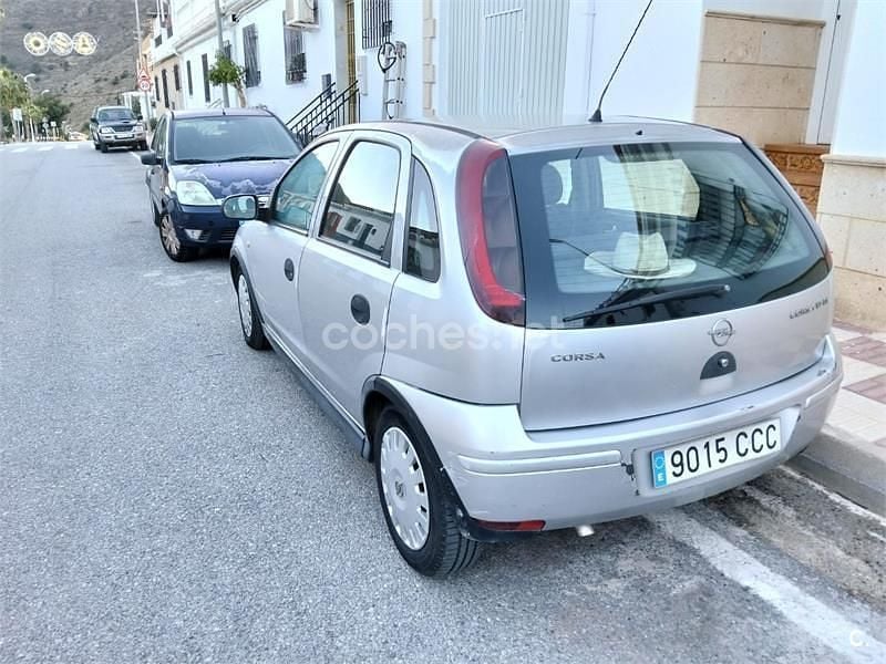 Usado Opel Corsa Club 75 CV (55 kW) 2002 Gris / plata Utilitario