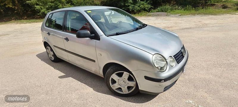 Usado VW Polo 56 CV (41 kW) 2002 Gris Coupe