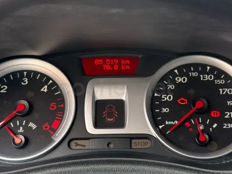 Usado Renault Clio IV 75 CV (55 kW) 2012 Blanco Berlina