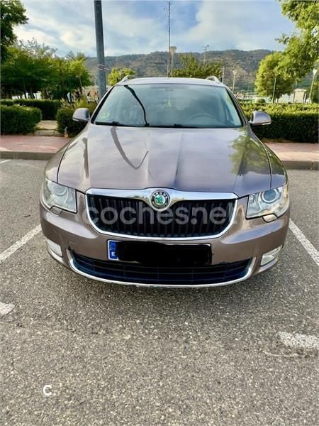 Beige Usado 2011 Skoda Superb GreenLine Familiar | 3999 € (Precio justo) - Imagen 1/4