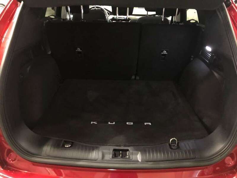 Usado Ford Kuga Titanium 120 CV (88 kW) 2020 Rojo lucid SUV