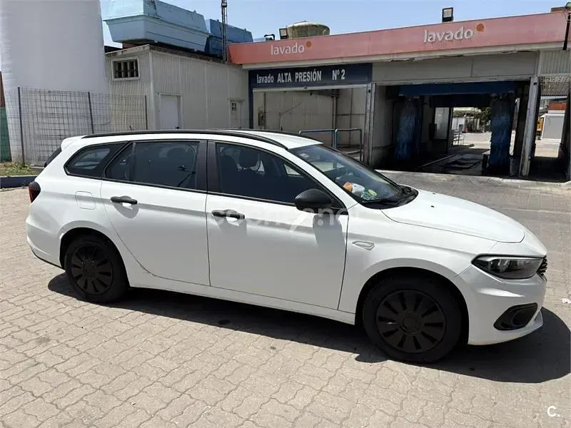 Usado Fiat Tipo 120 CV (88 kW) 2019 Blanco Familiar