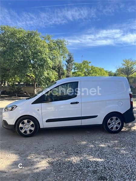 Usado Ford Tourneo Courier Ambiente 75 CV (55 kW) 2019 Blanco Monovolumen