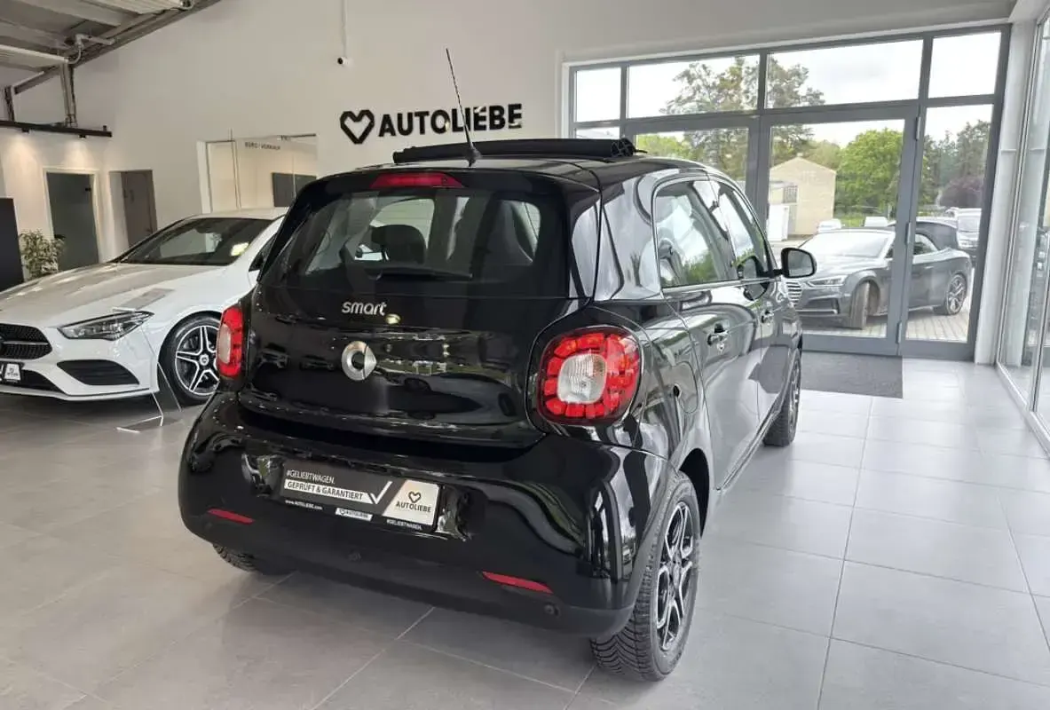 Usado Smart ForFour Prime 90 CV (66 kW) 2019 Negro Utilitario