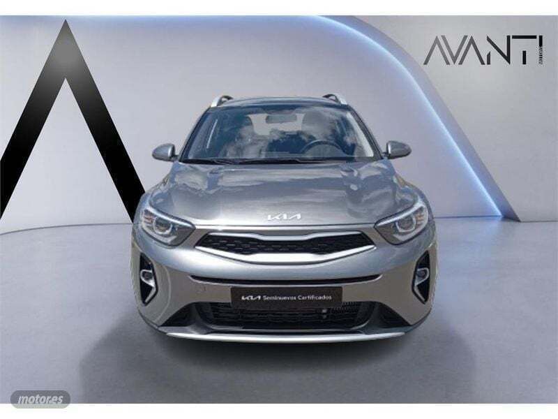 Usado Kia Stonic 100 CV (73 kW) 2025 Plateado SUV