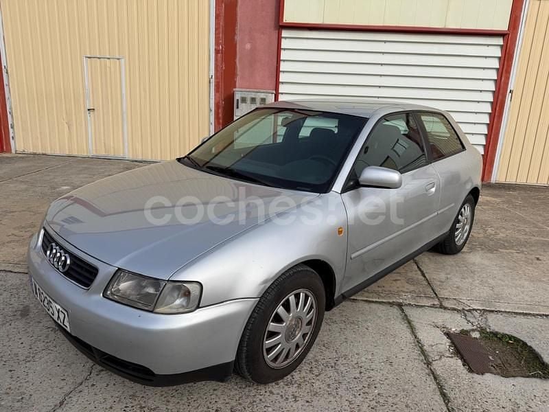 Gris / plata Usado 1999 Audi A3 Ambiente Berlina | 2300 € (Precio justo) - Imagen 1/4