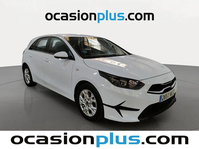 Usado Kia Ceed 120 CV (88 kW) 2023 Blanco Utilitario
