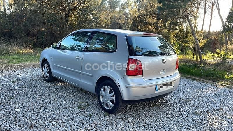Usado VW Polo Trendline 65 CV (47 kW) 2002 Gris / plata Berlina