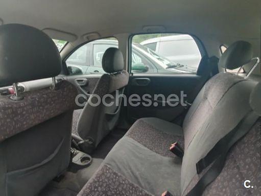 Usado Opel Corsa Cosmo 90 CV (66 kW) 2002 Verde Berlina