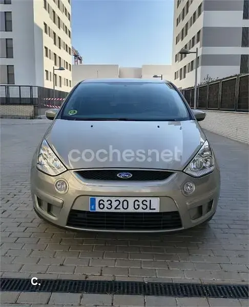 Usado Ford S-MAX Trend 140 CV (102 kW) 2009 Gris / plata Monovolumen