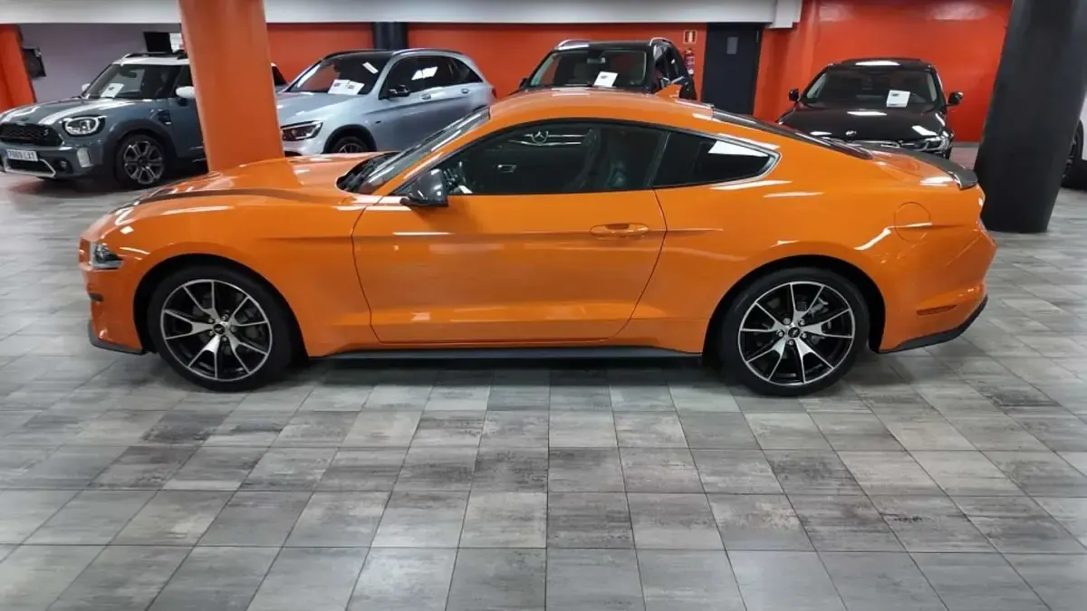 Usado Ford Mustang Fastback 291 CV (214 kW) 2020 Naranja Coupe