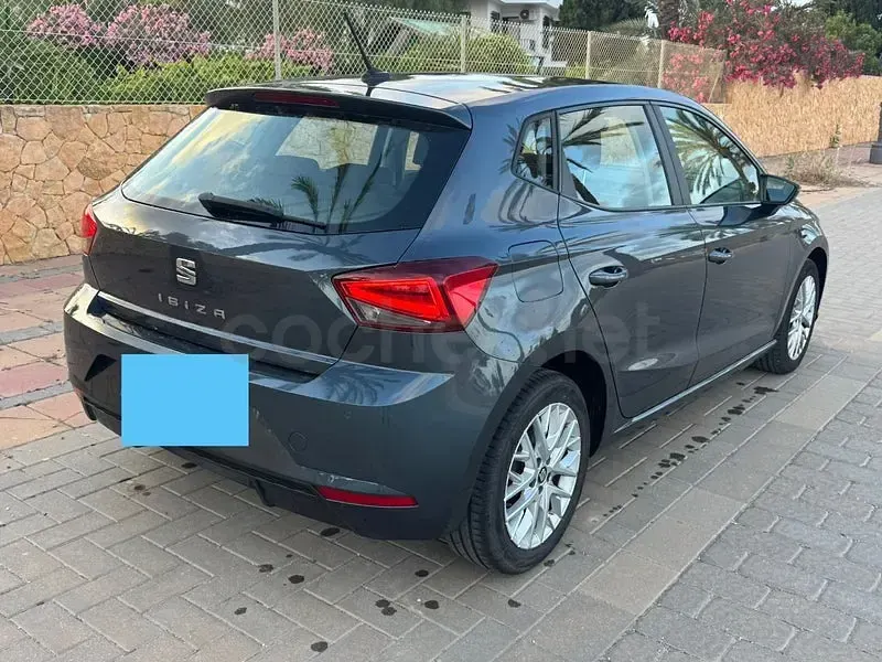 Usado Seat Ibiza Reference 95 CV (69 kW) 2018 Gris / plata Utilitario
