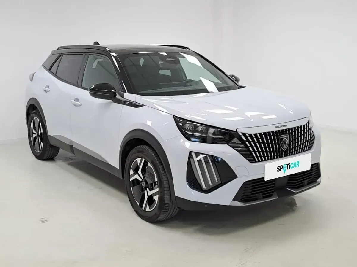 Usado Peugeot e-2008 GT 114 kW (156 CV) 2025 Negro SUV