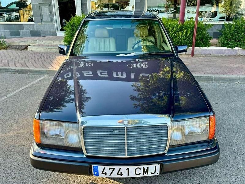 Usado Mercedes E300 147 CV (108 kW) 1989 Azul Berlina