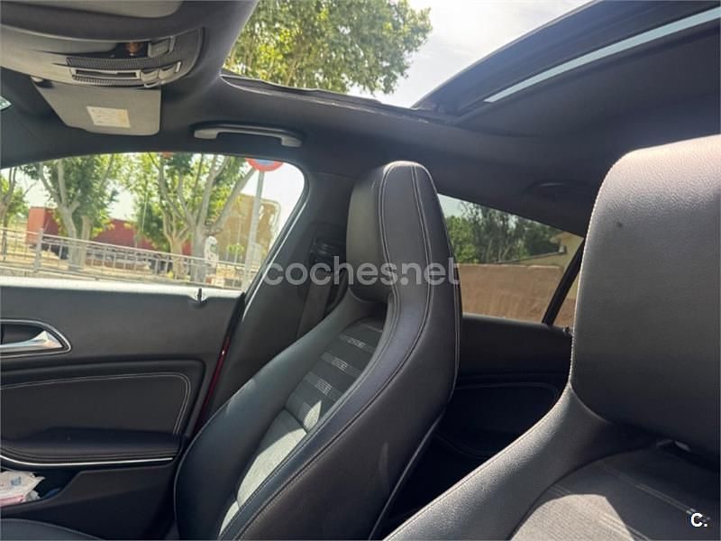 Usado Mercedes CLA220 Shooting Brake 177 CV (130 kW) 2017 Rojo Familiar