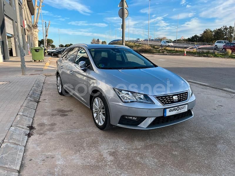 Usado Seat Leon XCELLENCE 130 CV (95 kW) 2020 Gris / plata Familiar