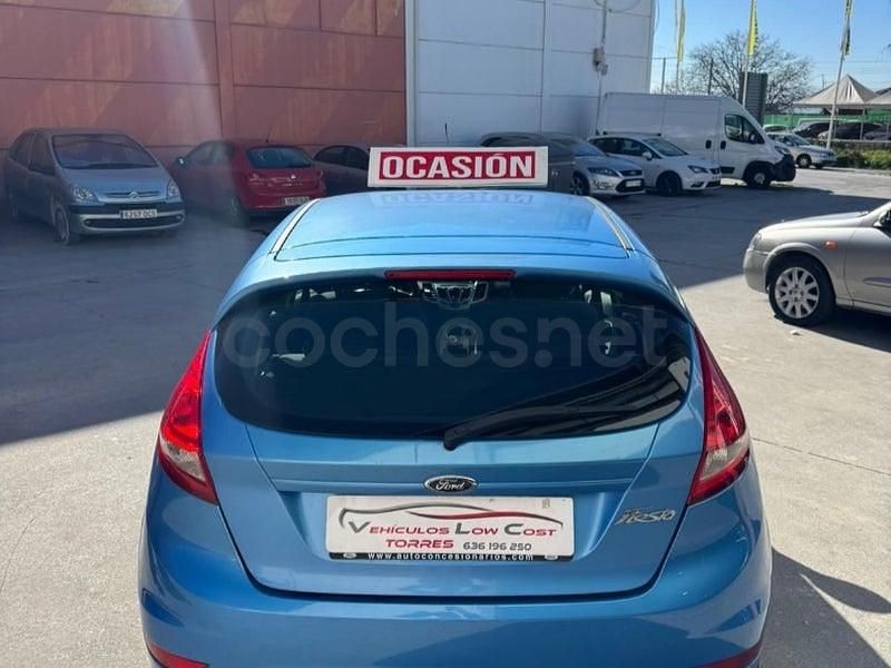 Usado Ford Fiesta Trend 70 CV (51 kW) 2011 Azul Utilitario