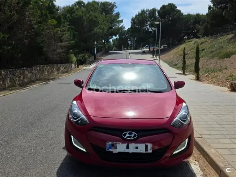 Usado Hyundai i30 Base 90 CV (66 kW) 2012 Rojo Berlina