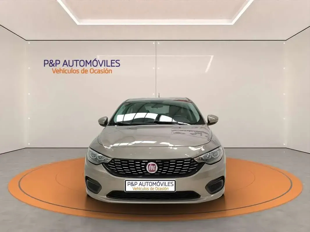 Usado Fiat Tipo Street 95 CV (69 kW) 2019 Marrón Berlina