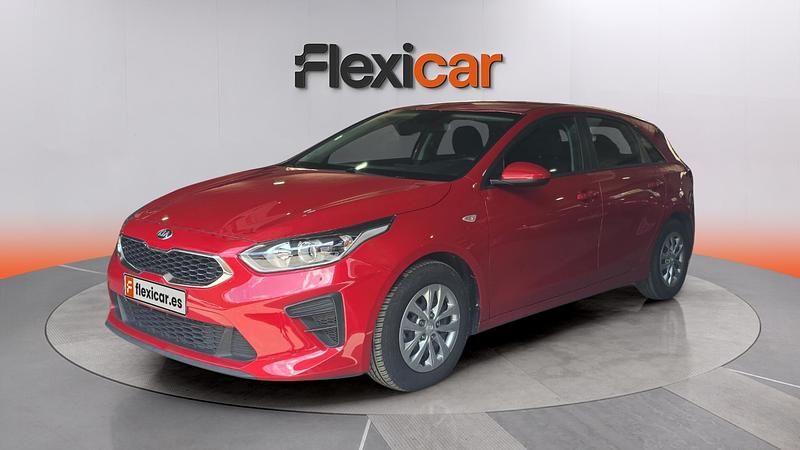 Begagnad Kia Ceed 115 HK (84 kW) 2020 Röd Halvkombi