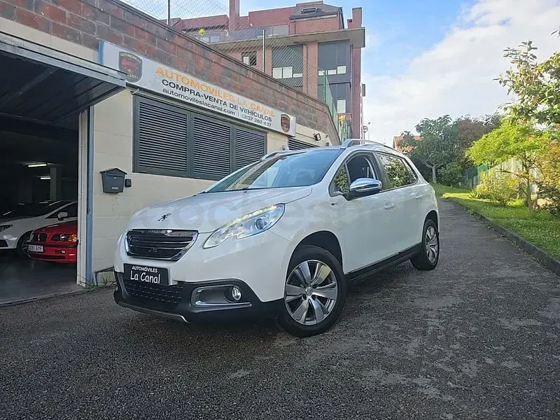 Usado Peugeot 2008 Style 100 CV (73 kW) 2016 Blanco SUV
