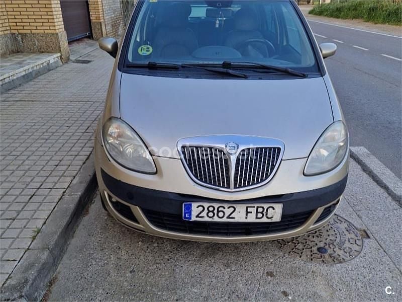 Usado Lancia Musa 90 CV (66 kW) 2006 Beige Monovolumen