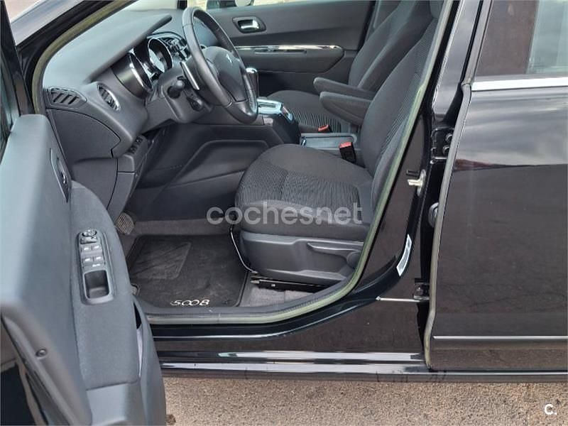 Usado Peugeot 5008 Active 112 HP (82 kW) 2012 Preto Monovolume