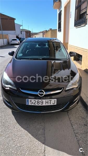 Marrón Usado 2013 Opel Astra Excellence Familiar | 4249 € (Precio justo) - Imagen 1/4