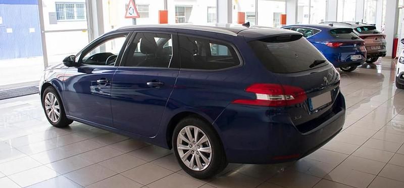 Usado Peugeot 308 Style 110 CV (80 kW) 2019 Eeg  pintura azul magnetic Familiar