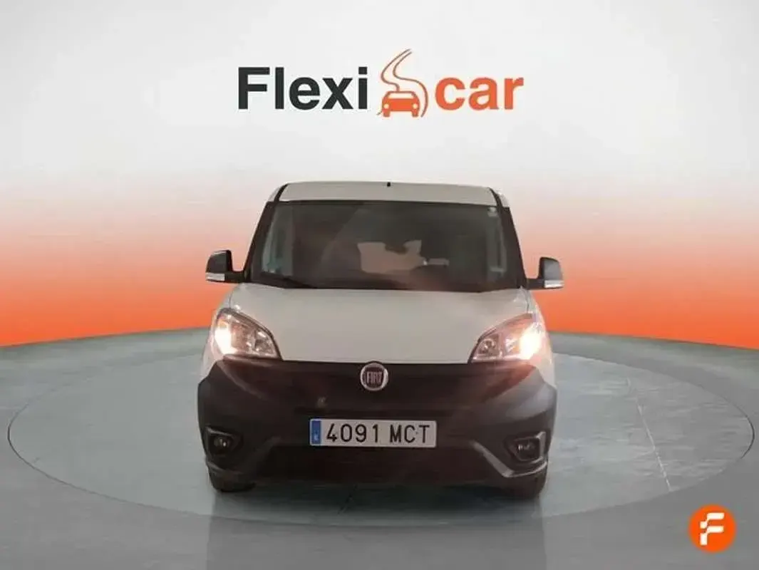 Usado Fiat Doblò 105 CV (77 kW) 2022 Blanco Monovolumen