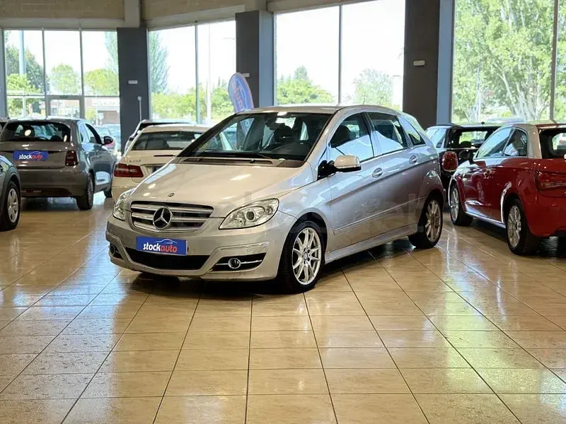 Usado Mercedes B180 109 CV (80 kW) 2008 Beige Monovolumen