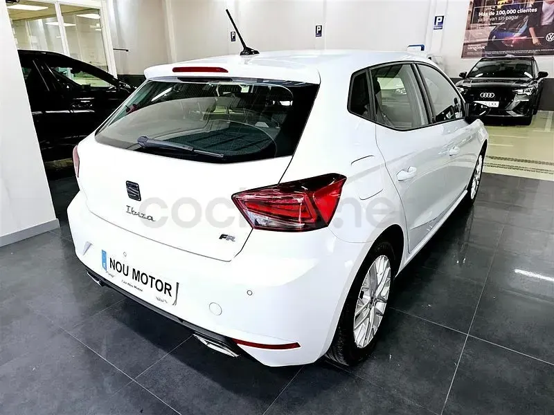 Usado Seat Ibiza FR 115 CV (84 kW) 2025 Blanco Utilitario
