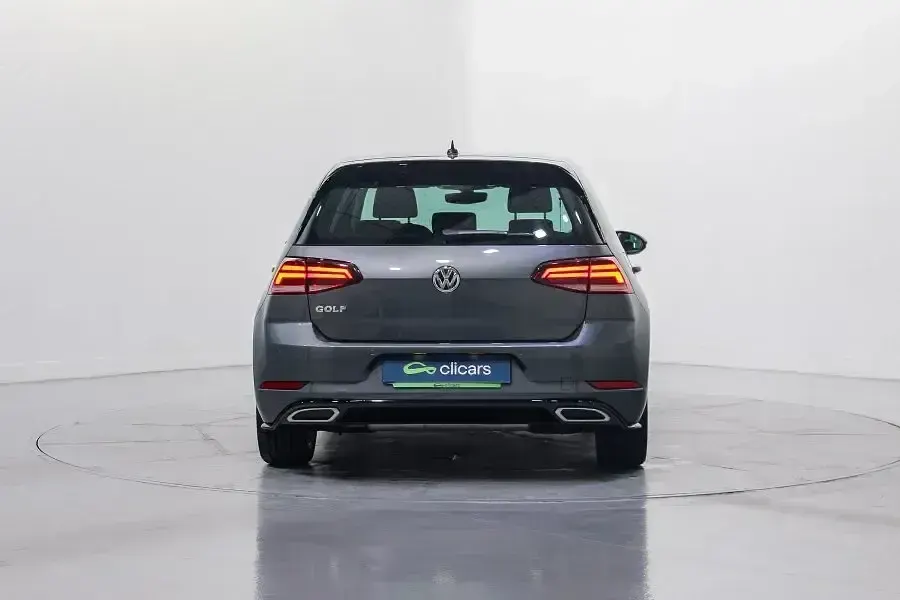 Usado VW Golf VII Advance 150 HP (110 kW) 2020 Cinzento Sedan