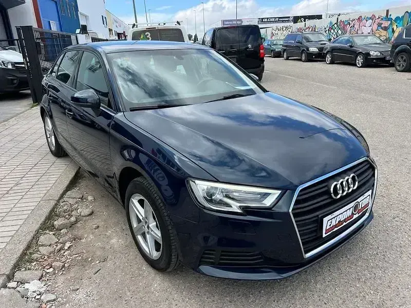 Usado Audi A3 116 HP (85 kW) 2019 Branco Sedan