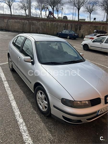 Usado Seat Leon 110 CV (80 kW) 2000 Gris / plata Utilitario