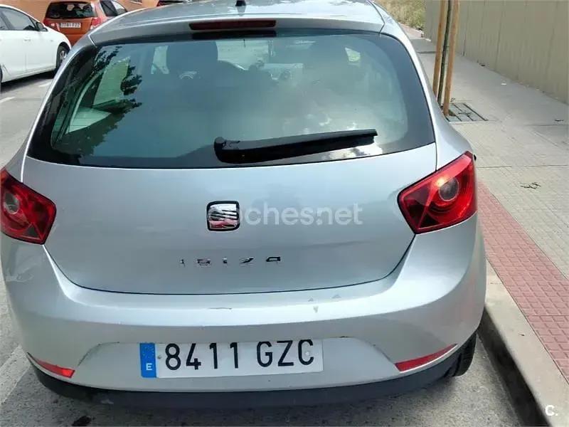 Usado Seat Ibiza Style 105 CV (77 kW) 2010 Gris / plata Berlina