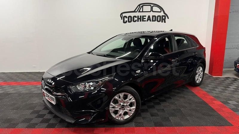 Używany Kia Ceed 100 KM (73 kW) 2022 Czarny Hatchback