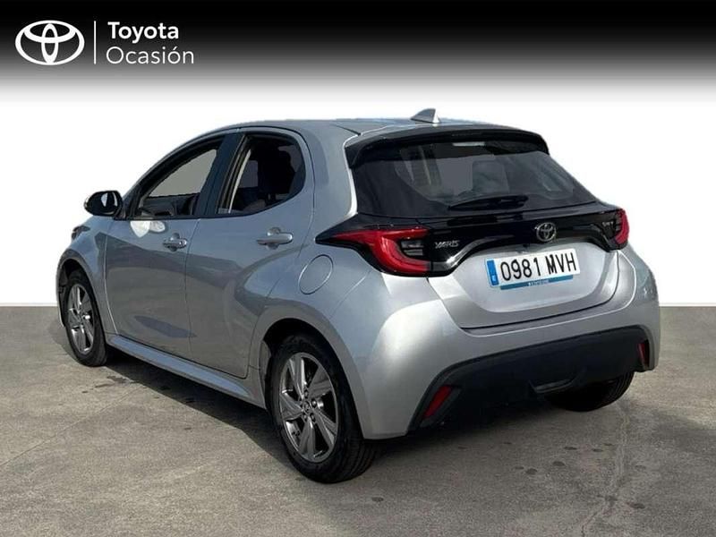 Usado Toyota Yaris Hybrid Active 116 CV (85 kW) 2024 Gris Utilitario