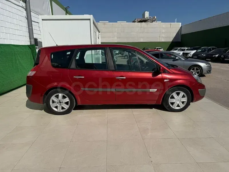 Usado Renault Grand Scénic Dynamique 130 CV (95 kW) 2005 Granate Monovolumen