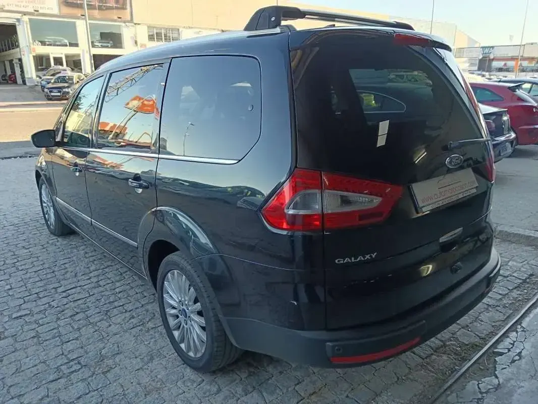 Usado Ford Galaxy Trend 140 CV (102 kW) 2010 Negro Monovolumen
