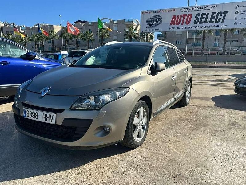Usado Renault Mégane III Dynamique 110 CV (80 kW) 2012 Beige Utilitario