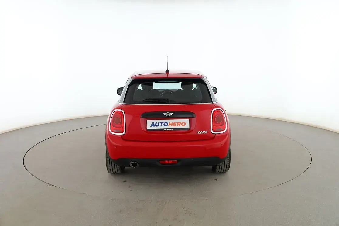 Usado Mini Cooper 135 CV (99 kW) 2017 Rojo Utilitario