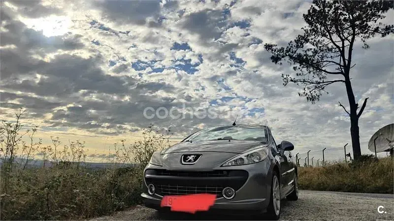 Usado Peugeot 207 CC 120 CV (88 kW) 2008 Gris / plata Descapotable