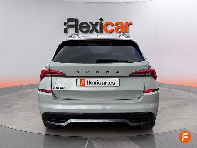 Usado Skoda Kamiq Active 95 CV (69 kW) 2021 Gris SUV