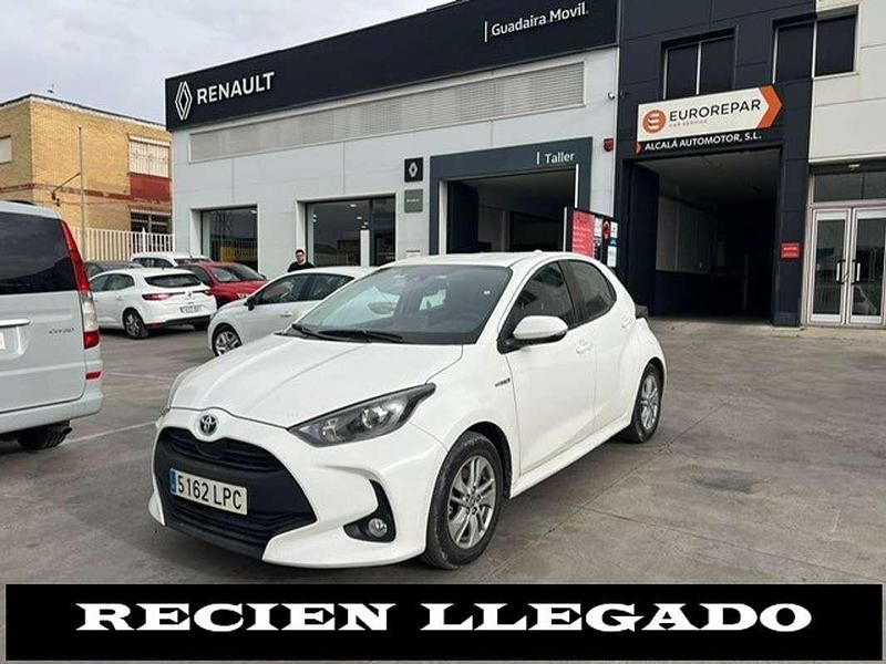 Usado Toyota Yaris Hybrid Business Edition 116 CV (85 kW) 2021 Blanco Utilitario
