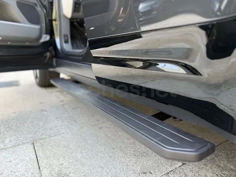 Usado Land Rover Defender SE 249 CV (183 kW) 2025 Negro SUV