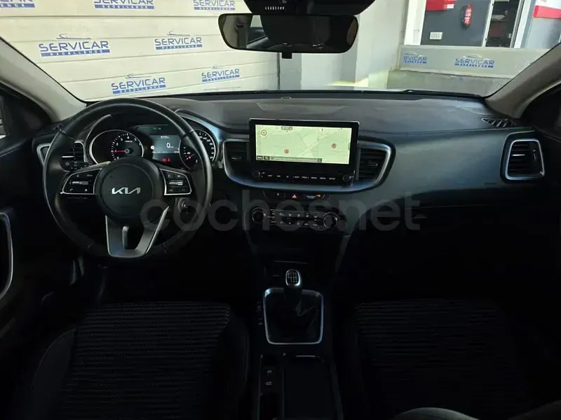 Usado Kia XCeed 100 CV (73 kW) 2025 Gris / plata SUV